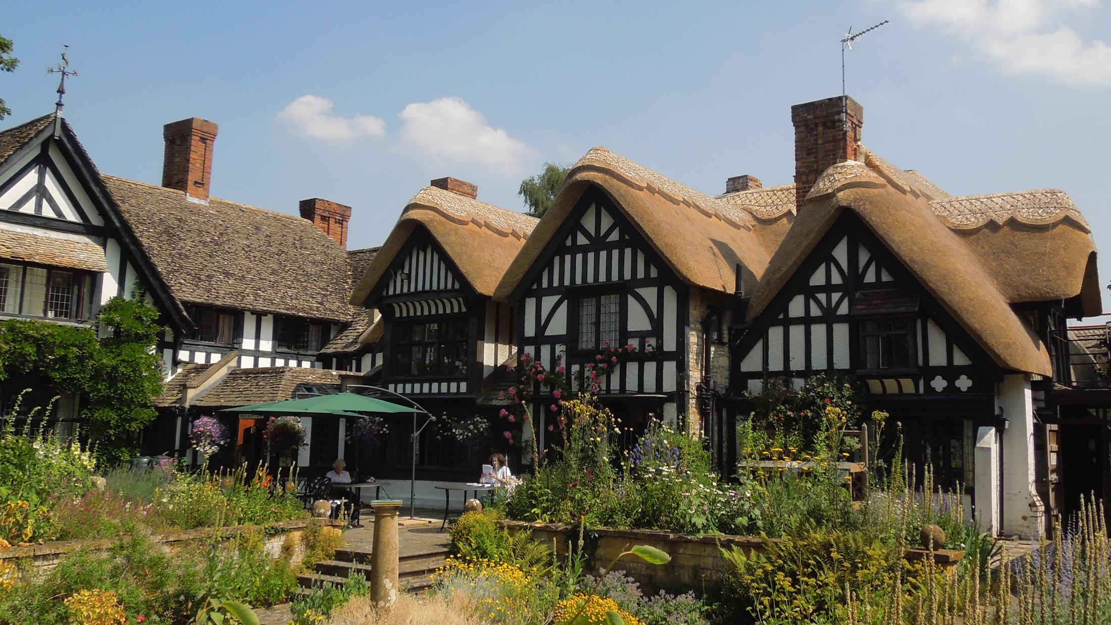 Award-winning</br>Thatching